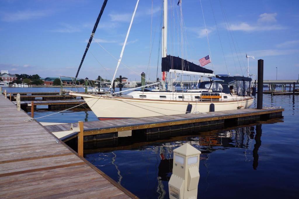 Bridgepointe Hotel & Marina New Bern Exterior foto