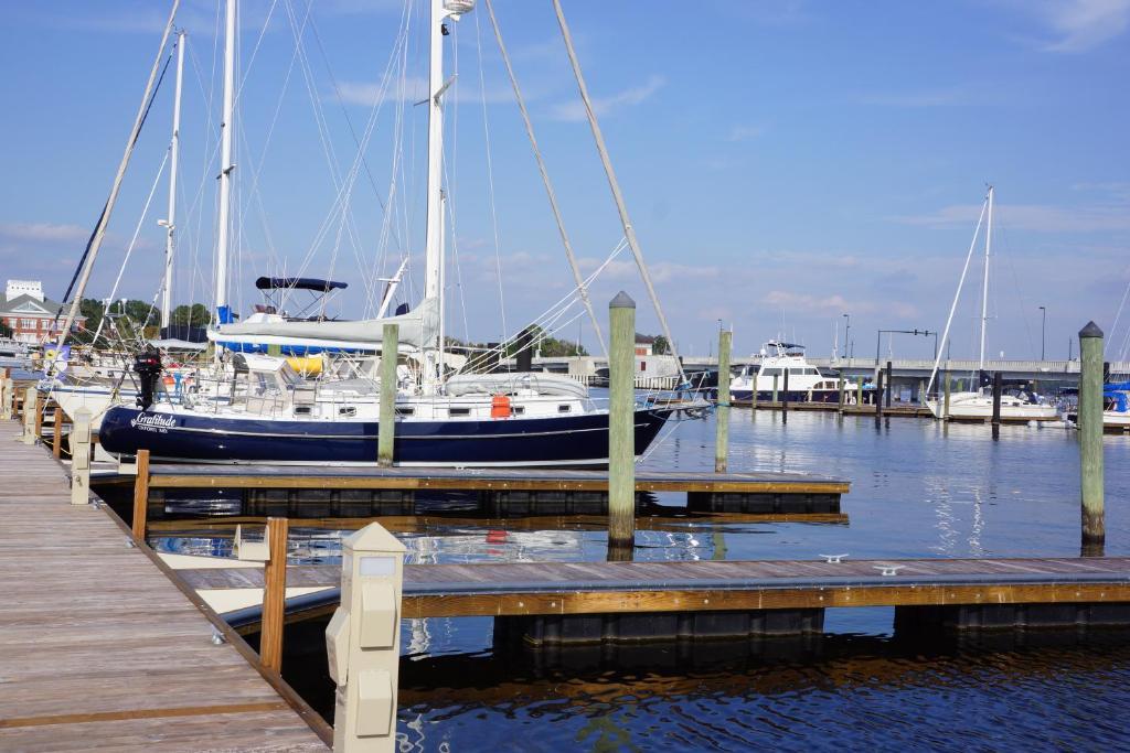 Bridgepointe Hotel & Marina New Bern Exterior foto